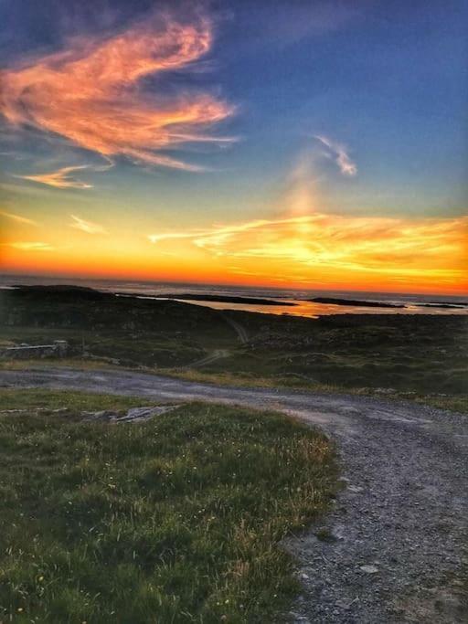 Furthest Point West Apartment Galway Bagian luar foto