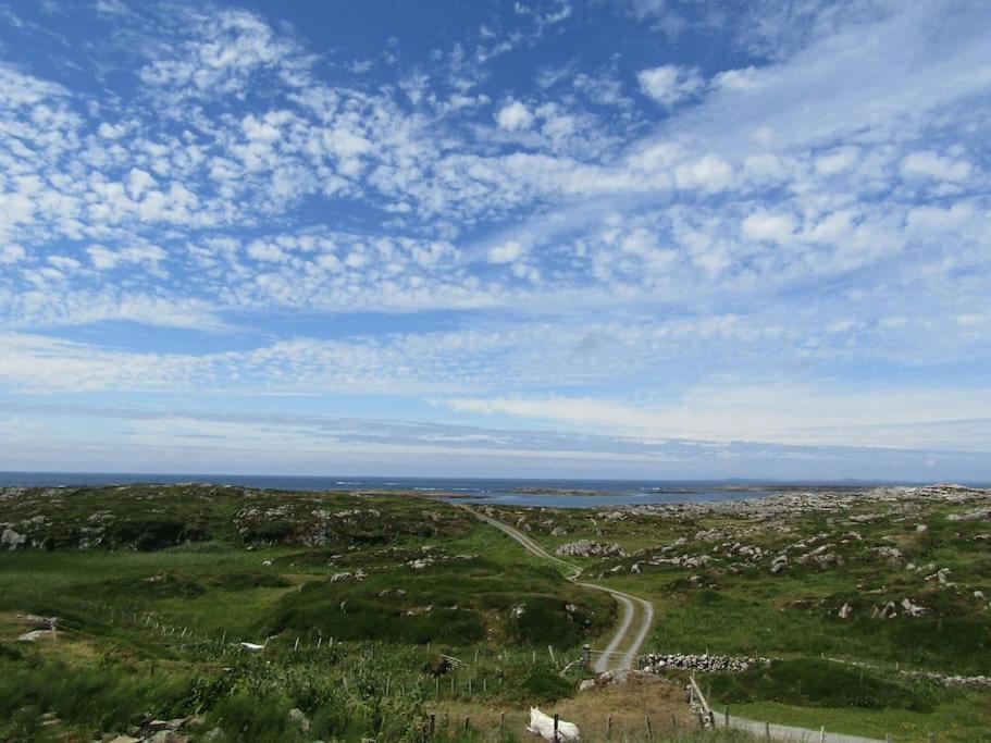 Furthest Point West Apartment Galway Bagian luar foto