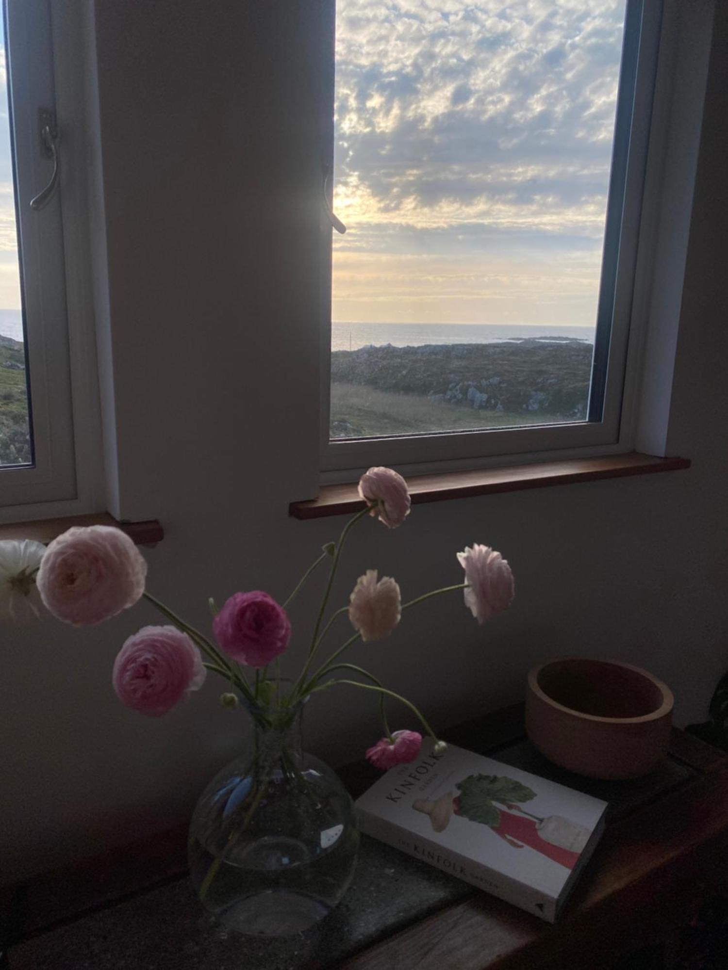 Furthest Point West Apartment Galway Bagian luar foto