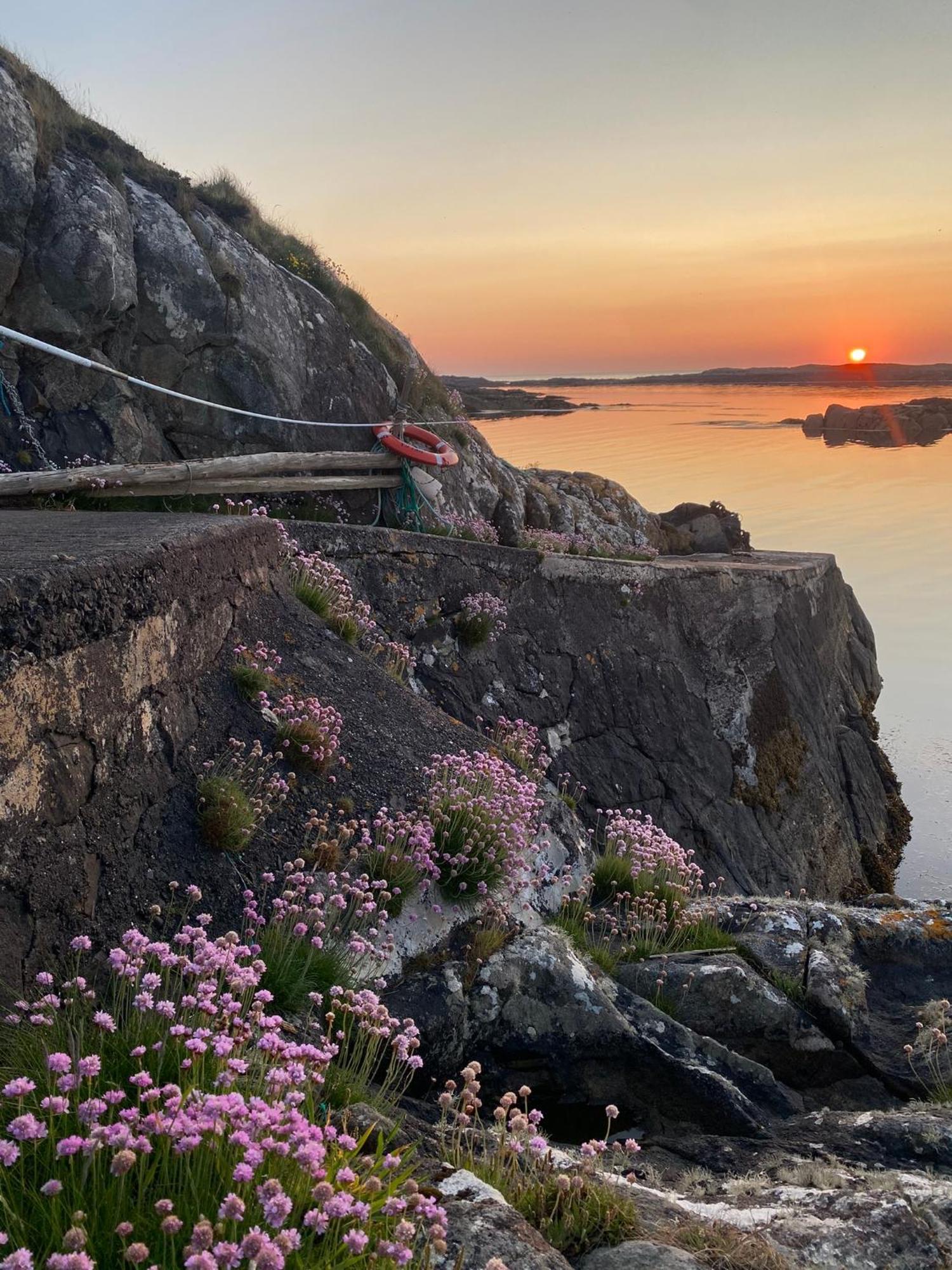 Furthest Point West Apartment Galway Bagian luar foto